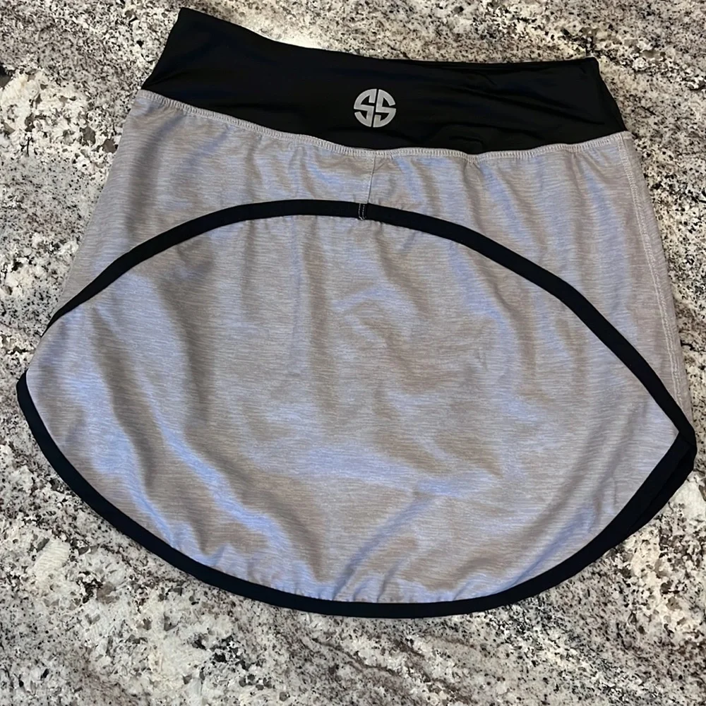 Like new Simply Southern beautiful skort with pockets - Picture 12 of 15